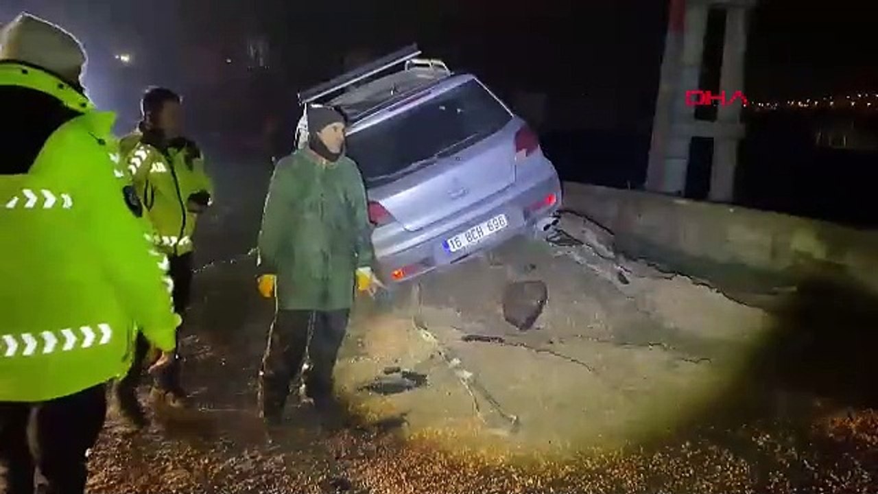 Cipi toprağa saplanan alkollü sürücü polisi görünce kaza yerini kameraya kaydedip, kendini savundu