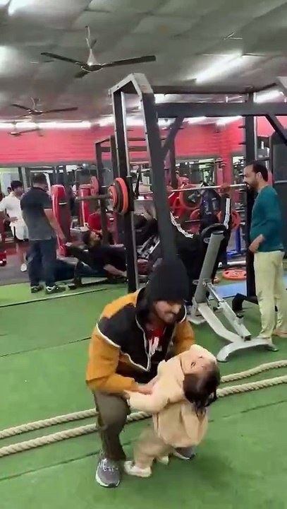 Tiya ko gym me preshan kar diya