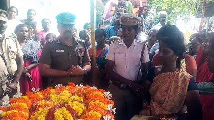 பணியில் இருந்தபோது உயிரிழந்த போக்குவரத்து காவலருக்கு மரியாதை செலுத்திய ஆவடி ஆணையாளர்  21 குண்டுகள் முழங்க அரசு மரியாதையுடன் உடல் தகனம் செய்யப்பட்டது