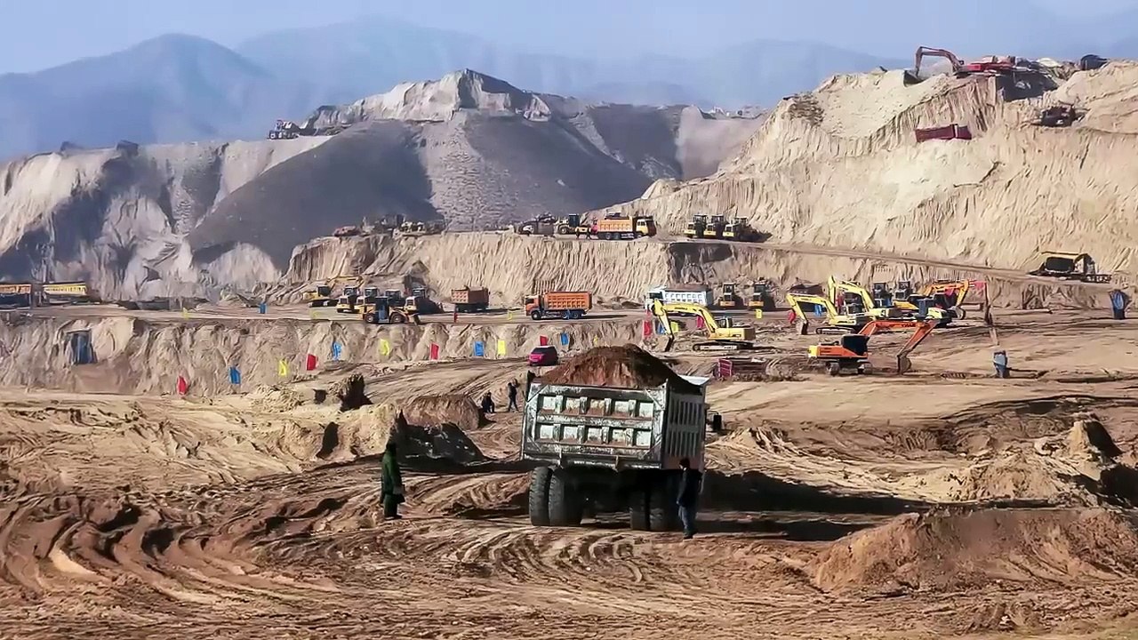 Chinese Cut 700 Mountains_ a Few Years Later the World Was Shocked
