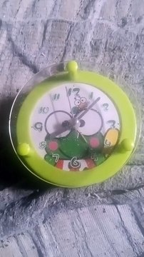 Desain Jam Dinding yang Unik dan Elegan untuk Dekorasi Rumah Anda