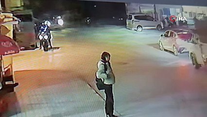 İki motosiklet kavşakta çarpıştı! O anlar kamerada