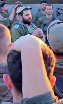 Images des soldats de l'armée Israélienne qui sont en train de prier avant d'entrer dans Gaza pour poursuivre le combat contre le Hamas