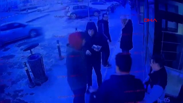 İstanbul Otogarı'nda 2 kişinin üst aramasında sahte 98 bin 500 dolar ele geçirildi