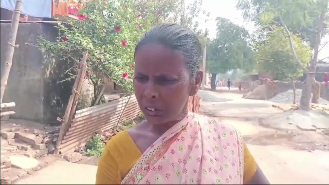 आदिवासी बिरहोर जाति की स्थिति में नही हुआ कोई सुधार, विलुप्त हो रहे आदिवासी बिरहोर जाति के युवा रोजगार की तलाश में कर रहे दूसरे राज्य पलायन,बुजुर्ग बिरहोर रस्सी बनाकर कर रहे किसी तरह से गुजारा, रोजगार