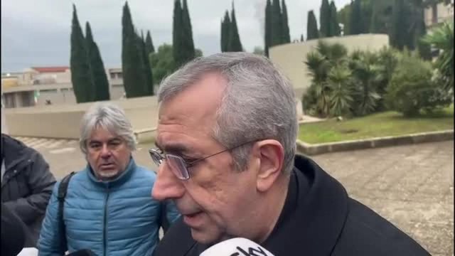 Neonato morto in chiesa a Bari, il vescovo: «Per me è un Angelo. Questo bimbo senza nome ne richiama tanti altri»