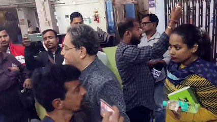 সাসপেনশন রোধে জাতীয় মহিলা কমিশন বেরোতেই মেডিকেল কলেজ সুপার, প্রিন্সিপাল,স্বাস্থ্যকর্তা দের ঘেরাও জুনিয়র ডাক্তারদের