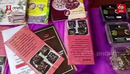 ৱ্লেক ৰাইচেৰে এশবিধ উৎকৃষ্ট মানৰ খাদ্য প্ৰস্তুত কৰা মহিলাগৰাকী