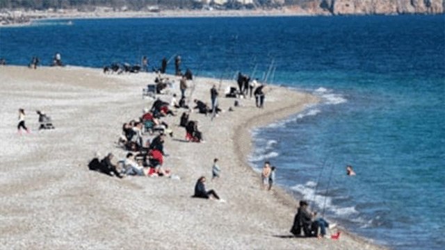 Antalya'da sömestir tatili yoğunluğu; Konyaaltı Sahili doldu