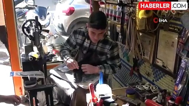 Kilis'te 42 Yıldır Ayakkabı Tamirciliği Yapan İsmail Dağaçıkan, Baba Mesleğini Yaşatıyor