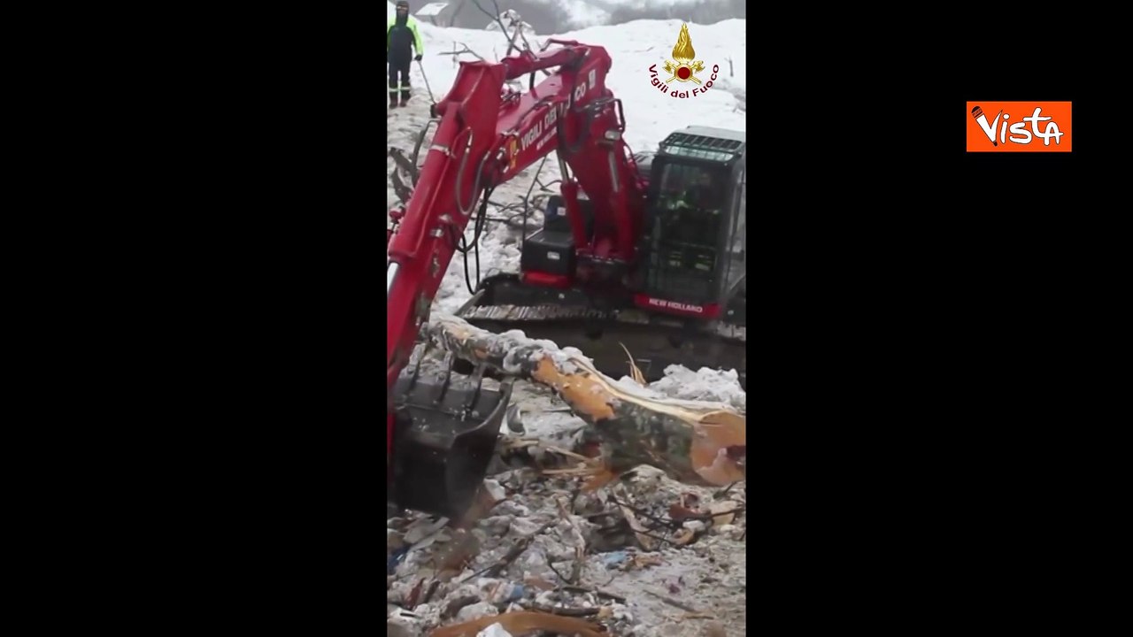 Anniversario tragedia Rigopiano, l'omaggio dei Vigili del Fuoco per le vittime