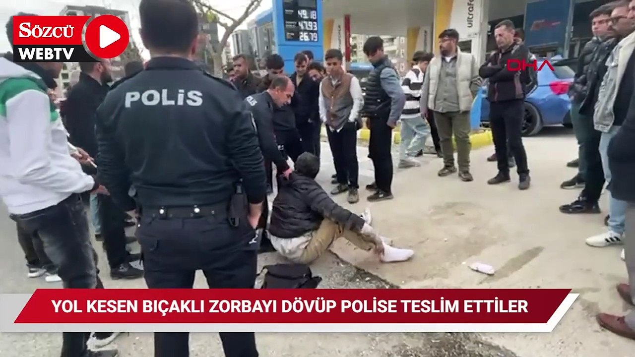Yol kesen bıçaklı zorbayı dövüp polise teslim ettiler