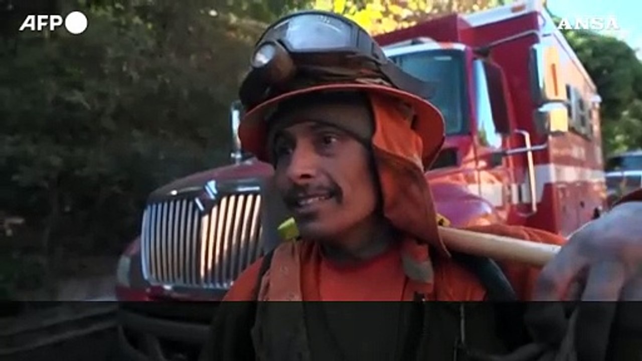 Incendi a Los Angeles, detenuti aiutano i pompieri nelle zone devastate dai roghi