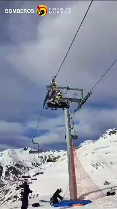 Decenas de heridos tras caerse un telesilla en la estación de esquí de Astún