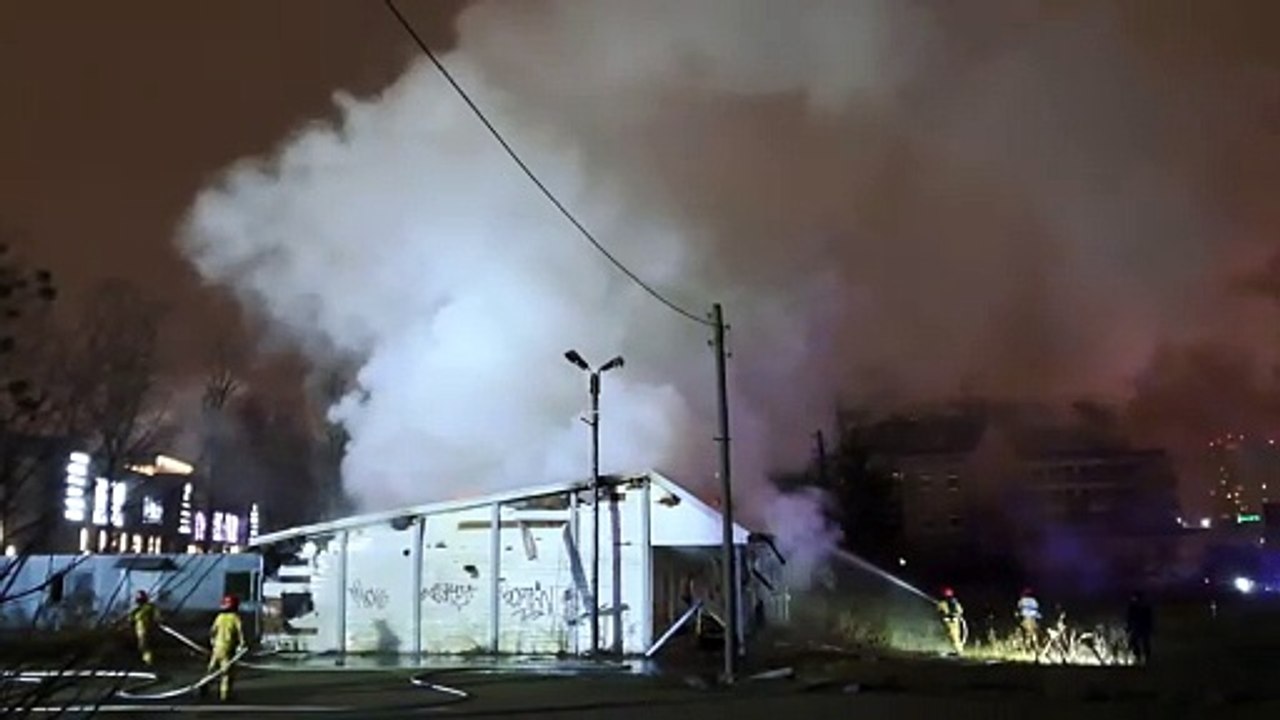 Pożar pustostanu przy Posnani w Poznaniu