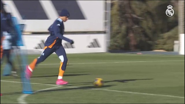 Gol de Kylian Mbappé en el entrenamiento del Real Madrid