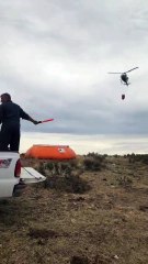 Video: así combatían con un helicóptero y bomberos los incendios en Tornquist