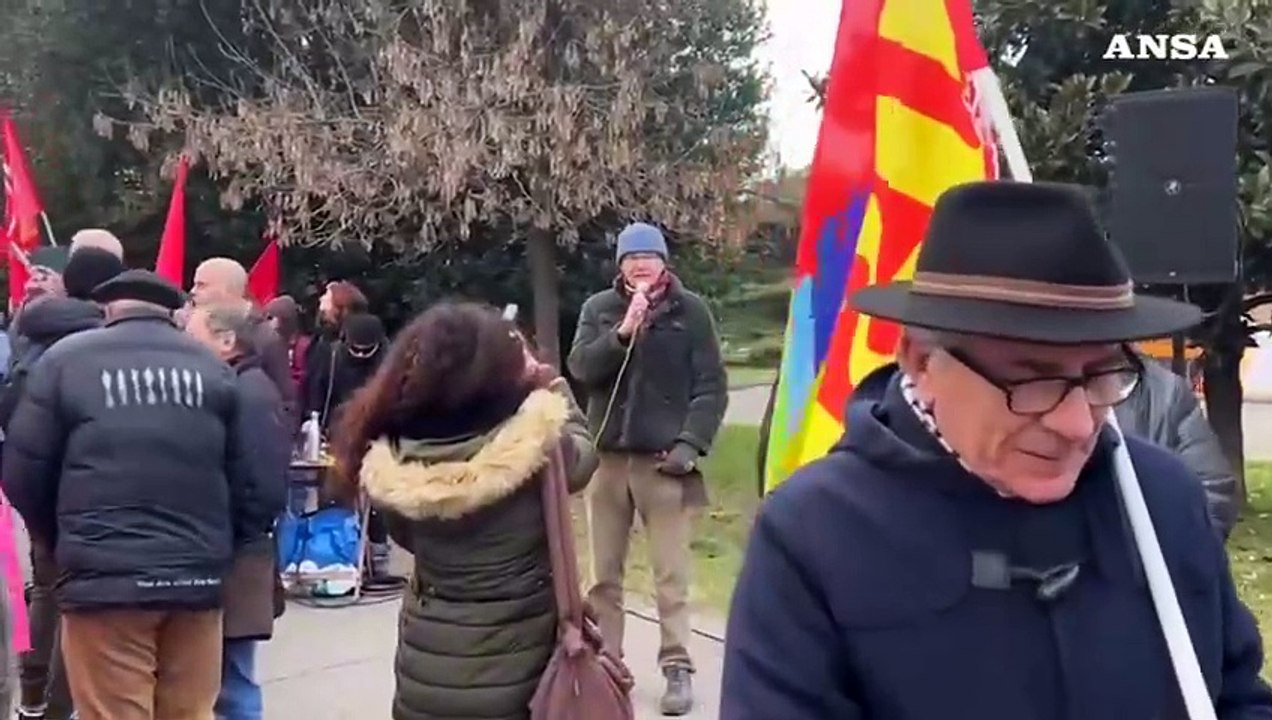 Brescia, la protesta in segno di solidarieta' con le attiviste di Extinction Rebellion