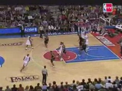 NBA Chauncey Billups notched 21 points and 11 assists