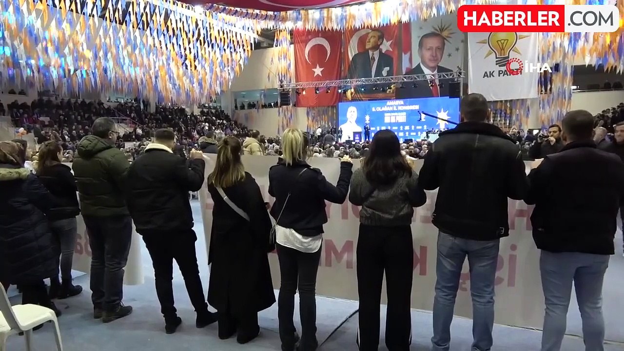 CHP'li Belediyenin İşten Çıkardığı İşçiler, AK Parti Kongresinde Tepki Gösterdi