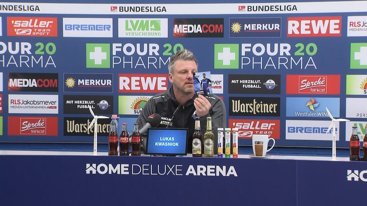 Galgenhumor mit Autogrammkarten: Sprüchefeuerwerk von Kwasniok