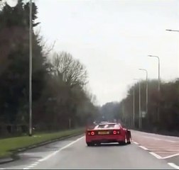 طريق زلق وخطأ بسيط يحطم فيراري F40 لصعوبة السيطرة عليها