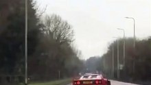 طريق زلق وخطأ بسيط يحطم فيراري F40 لصعوبة السيطرة عليها