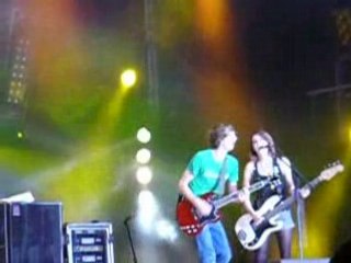 The Subways "Holiday" live @ La Fête de L'Huma ( sept 06 )