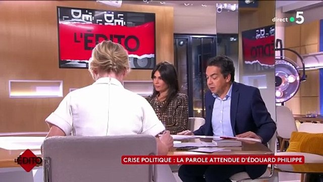 L'ancien Premier Ministre, Edouard Philippe, s'explique sur son nouveau look, avec ses cheveux noir corbeaux, qui fait beaucoup parler : Je suis revenu d’entre les chauves !