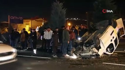 Tırın çaptığı hafif ticari araç takla attı: 2 yaralı