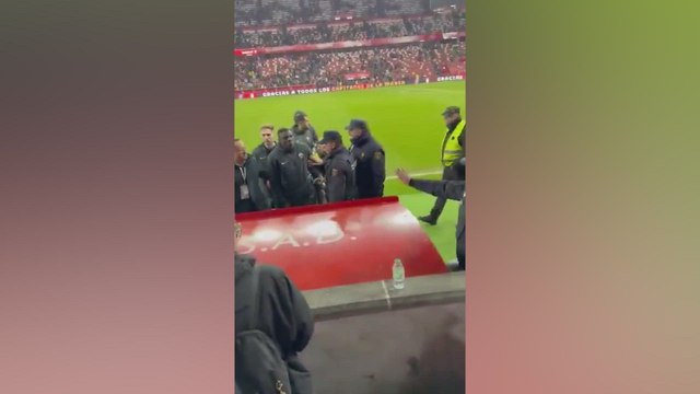 Gritos racistas a Bambo Diaby en El Molinón