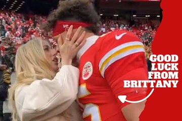 Pat & Brittany’s sweet moment before Divisional Round vs Texans