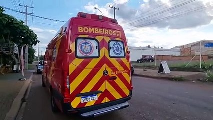 Menino de 8 anos com bicicleta é atingido por automóvel na Rua Rio da Paz