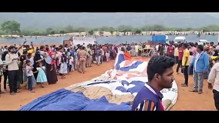 காற்று அதிகம் வீசியதால் பறக்காத பலூன் . சர்வதேச பலூன் திருவிழாவில் பொதுமக்கள் ஏமாற்றம்