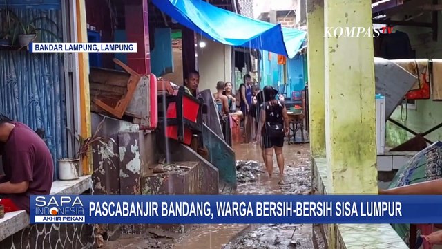 Petugas dan Warga Bersihkan Sisa Lumpur Pasca Banjir Bandang di Bandar Lampung | CUACA BURUK