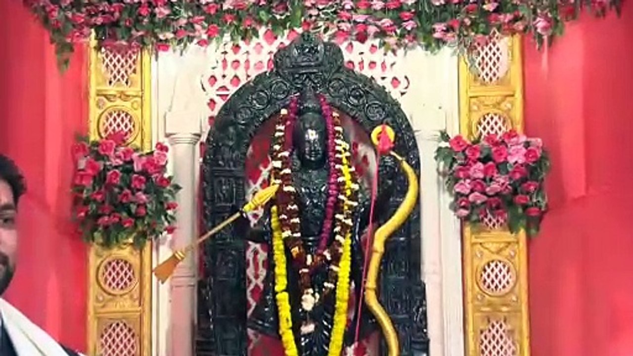 स्पेशल: प्रयाग के कुम्भ में हो रहे अयोध्या के रामलला के दर्शन, बाल स्वरूप की अद्भुत काले पत्थर की हूबहू प्रतिमा हुई स्थापित