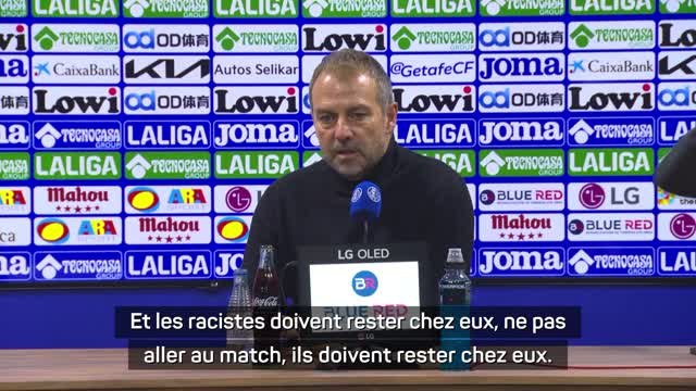 Barcelone - Flick condamne les insultes racistes et appelle les gens à réagir dans le stade