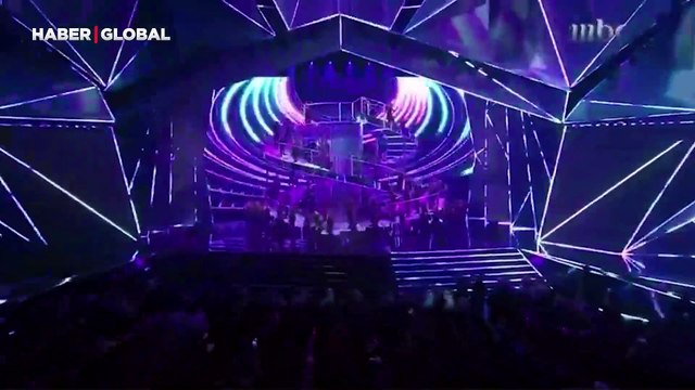 Megastar Tarkan, Suudi Arabistan'ın başkenti Riyad'da sahneye çıktı