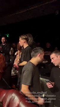 O Νίκος Καρβέλας με τη Έλενα Φερεντίνου και την Αννίτα Πάνια στην Άννα Βίσση! Μοναδικές εικόνες