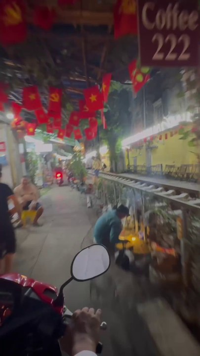 “Arrived at train 🚆 street Hanoi 🇻🇳