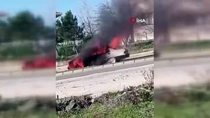 İstanbul'da bir araç seyir halinde alev topuna döndü