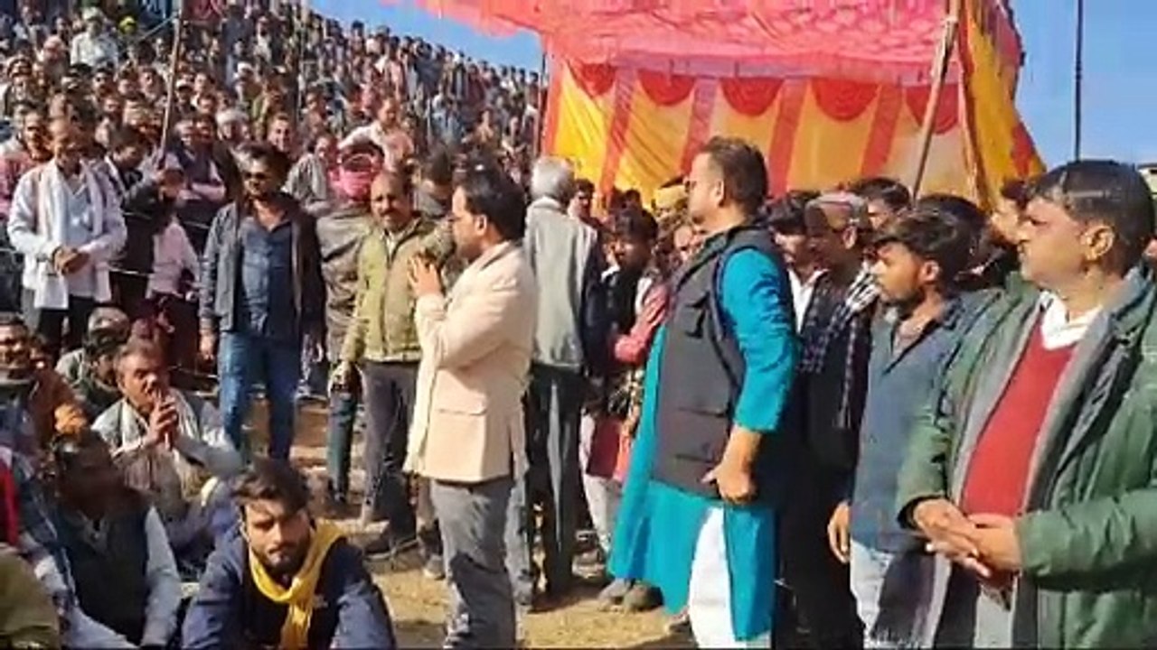 बुंदेली राई ने मचाई धूम,नृत्य को देखने उमड़ा सैलाब,82 साल से चल रही मेले में राई की परंपरा