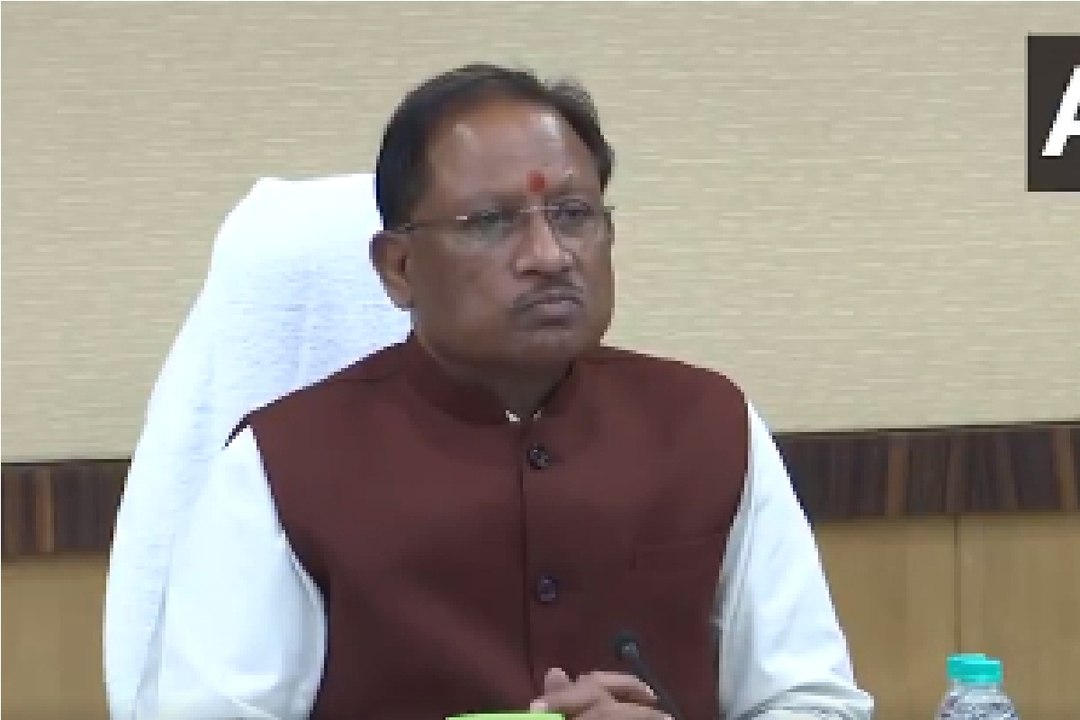 CM साय ने मंत्रालय महानदी भवन में PM मोदी की रेडियो वार्ता 'मन की बात' सुनी, कहा.. देखें Video