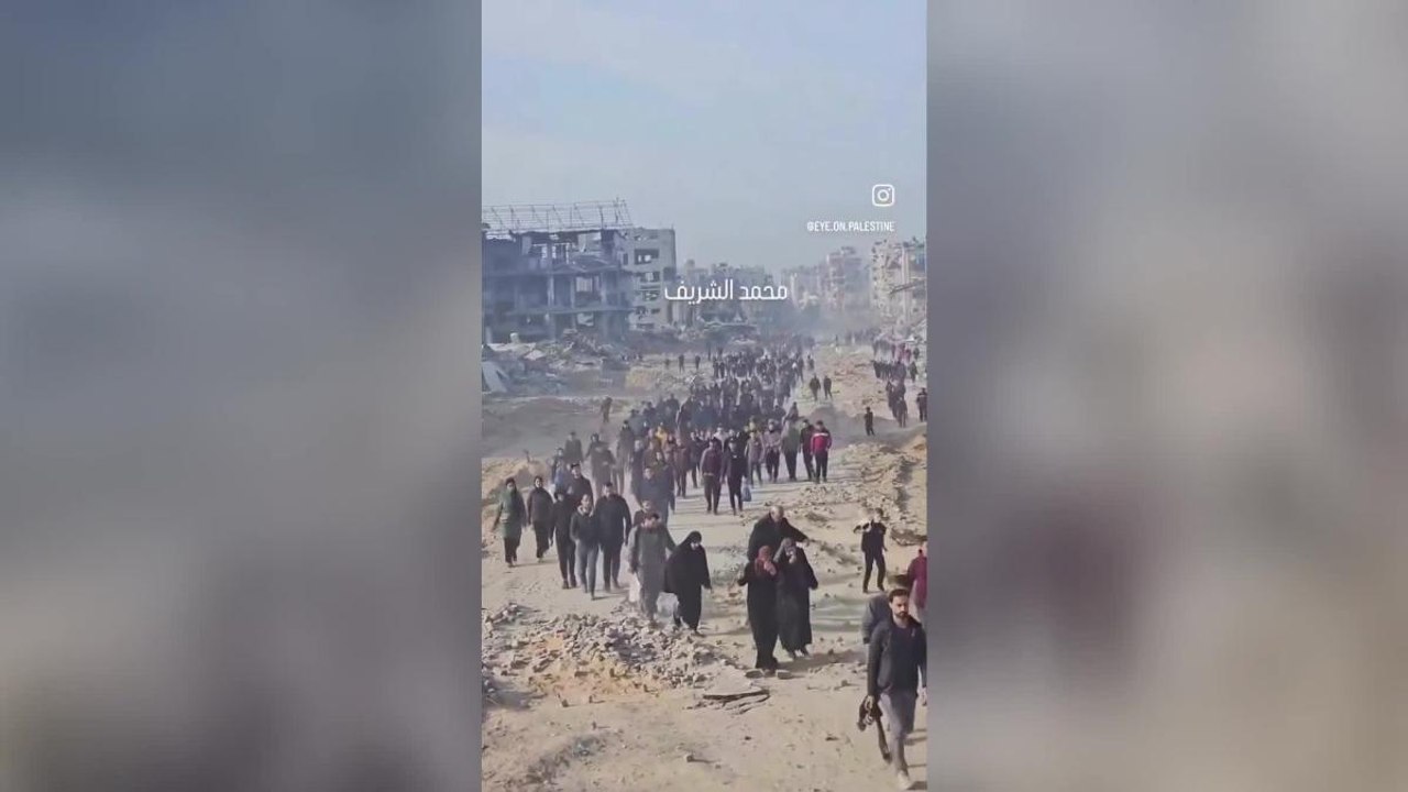 Migliaia di palestinesi in marcia per tornare a Jabalia e nel nord di Gaza