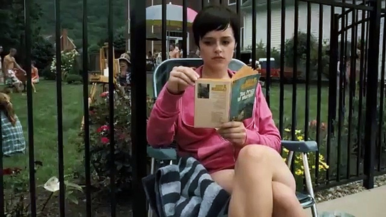 MUJER SALVAJE ¿QUIÉN ES REALMENTE LA BESTIA  LA MUJER DEL PANTANO. TERROR  PELICULA EN ESPANOL