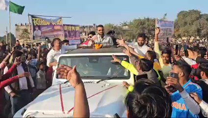 जिस ग्राउंड पर कभी क्रिकेट का ABCD सीखा ,क्रिकेटर आकाश दीप,पहुंचे तो हुआ ग्रैंड वेलकम ,थार का सनरूफ खोल किया अभिवादन, कहा- आपमे टैलेंट है तो आगे आएं