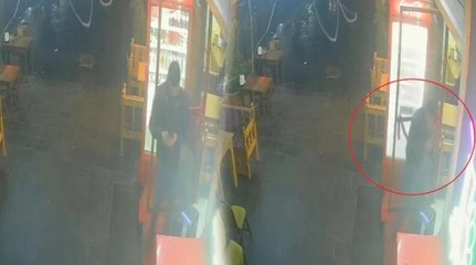 Mermi başını sıyırıp içecek dolabına isabet etti