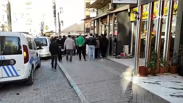 Tıraş olmaya gittiği kuaförde kurşun yağmuruna tutuldu!