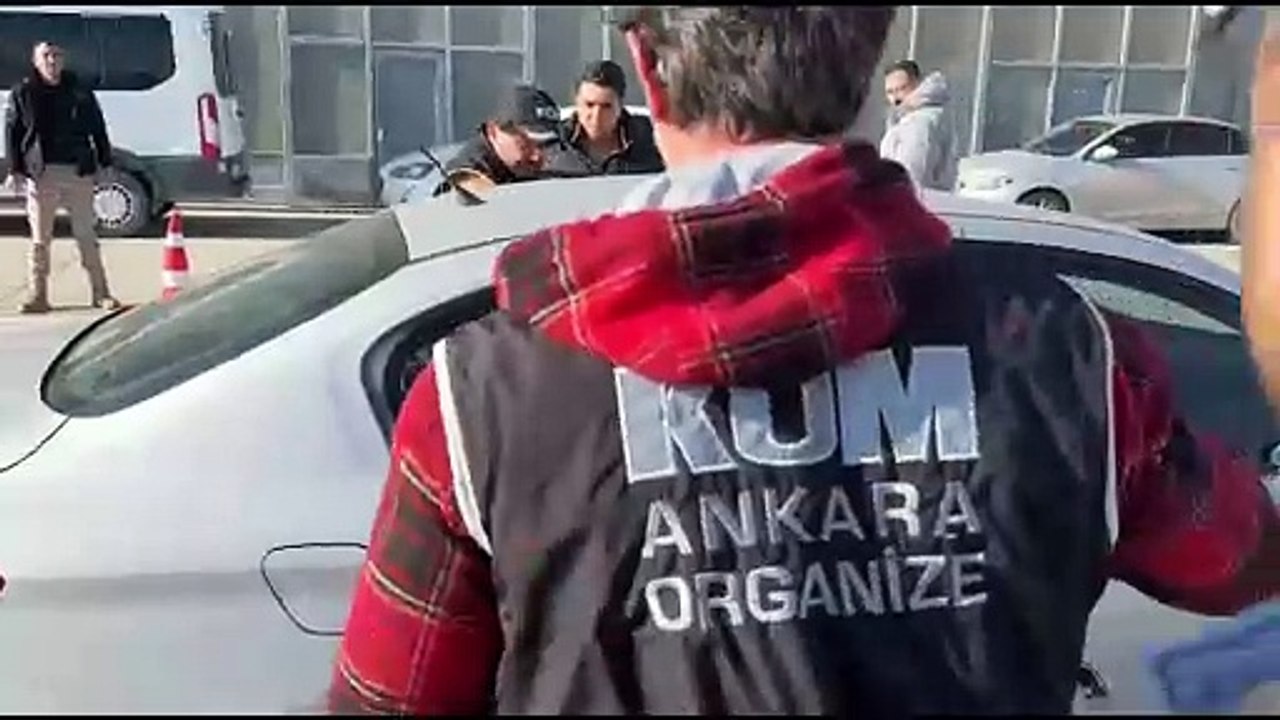 İçişleri Bakanlığı kırmızı bültenle aranan Ercan Yılmaz ve İbrahim Kaymak'ın Ermenistan'da yakalandığını açıkladı