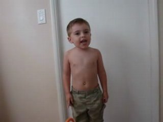 Small boy sing linkin park (in the end)